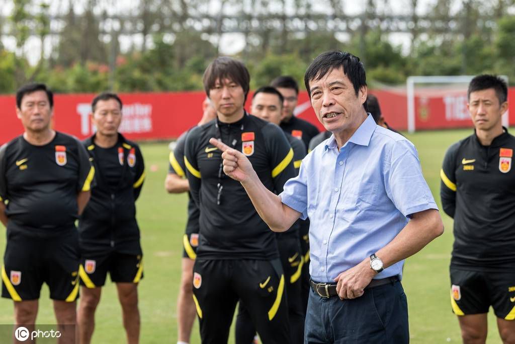 反观贝西克塔斯贝西克塔斯是土超劲旅，球队本赛季迄今表现也差不多，上轮联赛主场1-3不敌费内巴切，结束了此前联赛3轮不败，目前8胜2平6负积26分排名土超第5位。